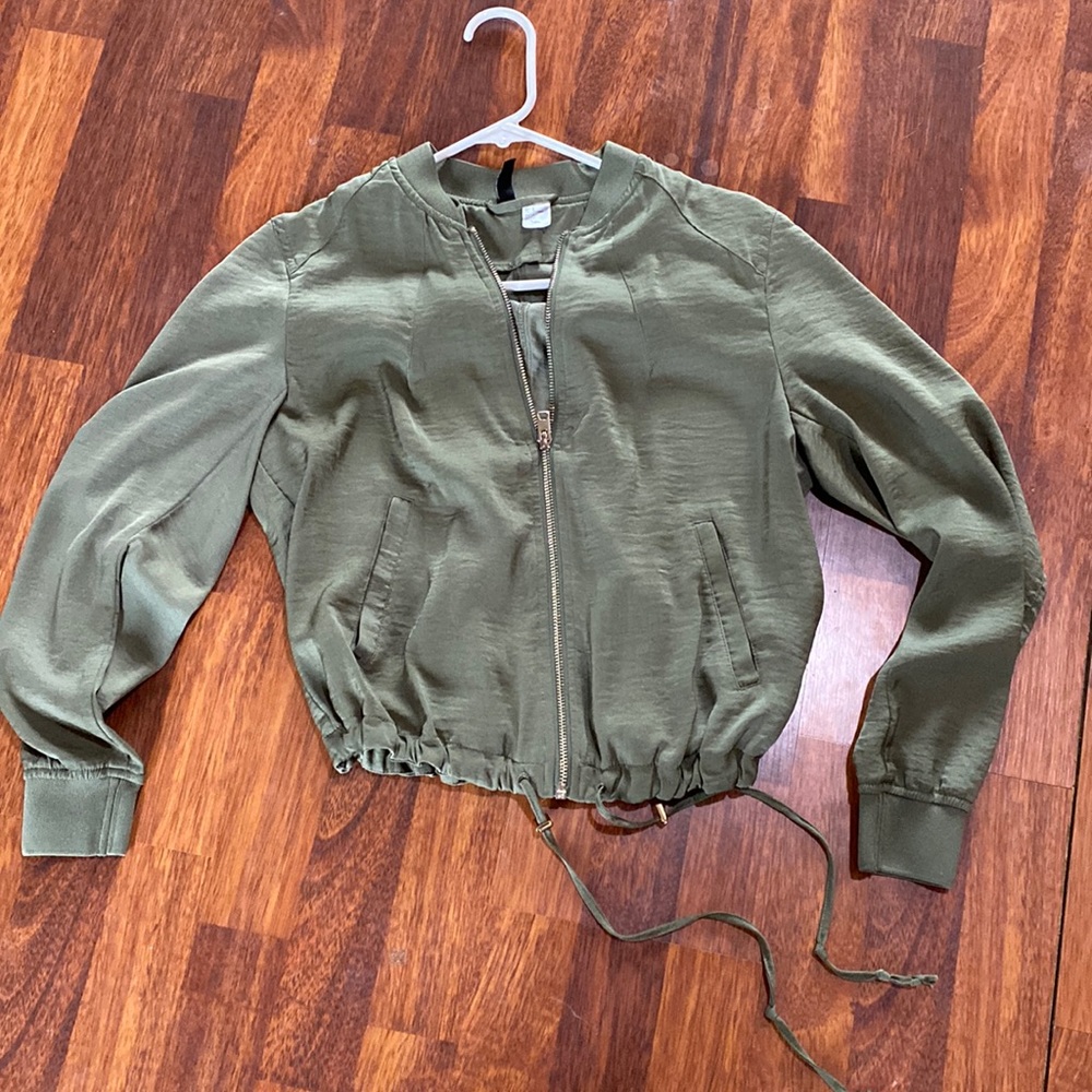 Women’s size 6 light weight jacket